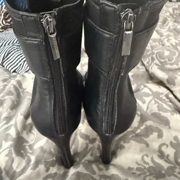 KARL LAGERFELD
PARIS
Blayze Peep Toe
Bootie (Women) - Picture 2 of 5